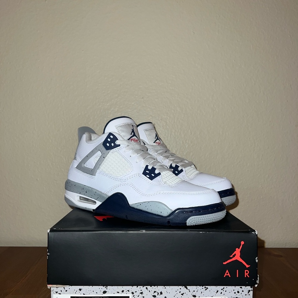 Selling Air Jordan 4 Retros, size 5.5Y.